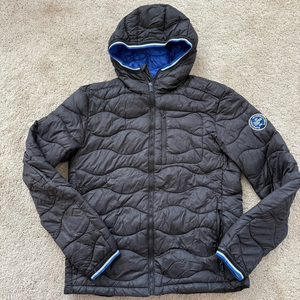 Superdry Men's Black Wave Quilted Jacket with Blue Accents M